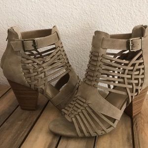 Open-Toe Strappy Heeled Sandals 👡